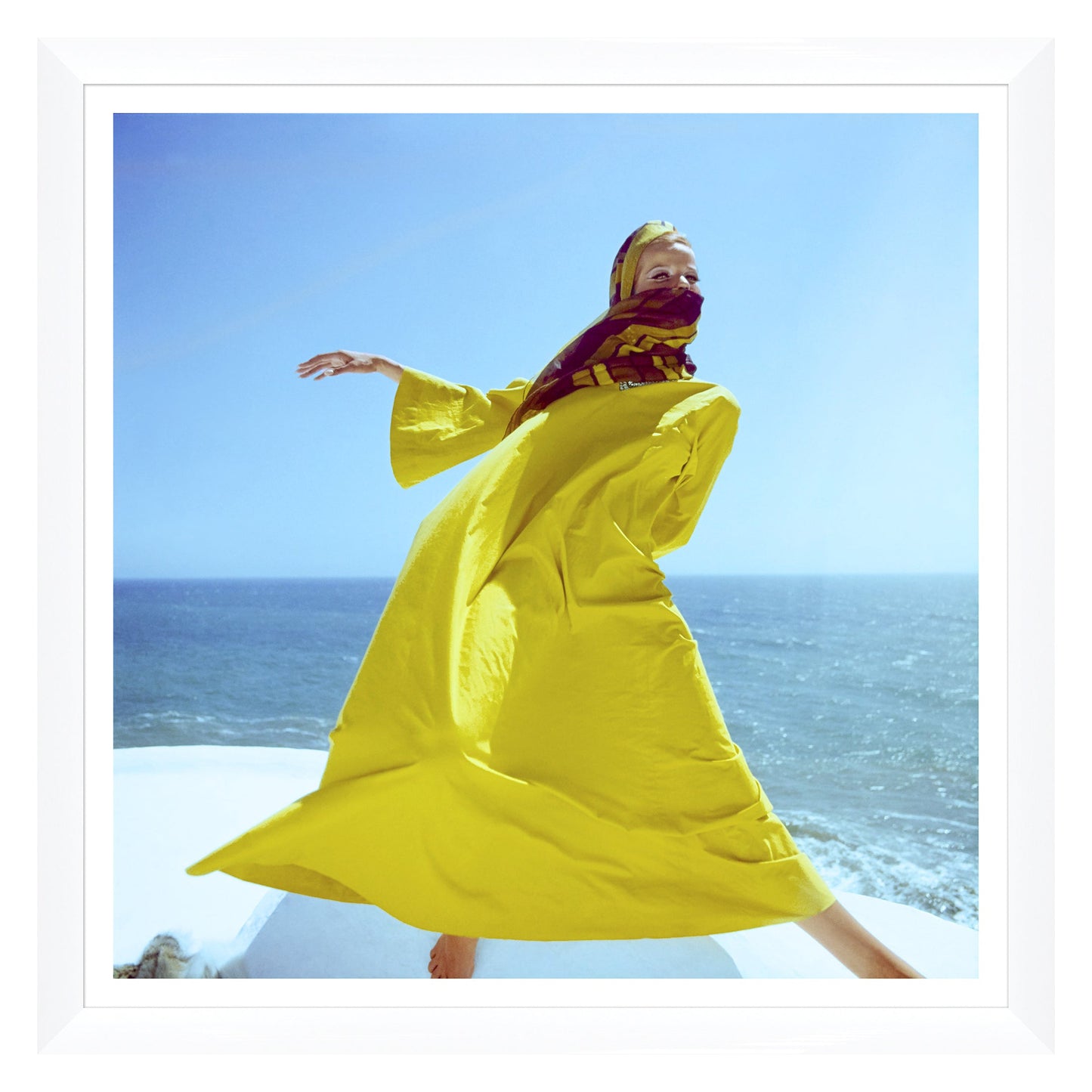 Collection Conde Nast, Veruschka portant un caftan jaune