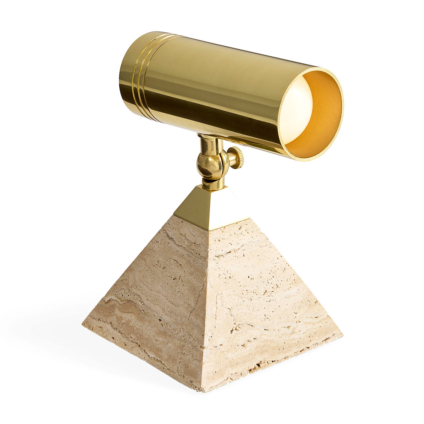 Pleins feux sur la pyramide de Topanga
