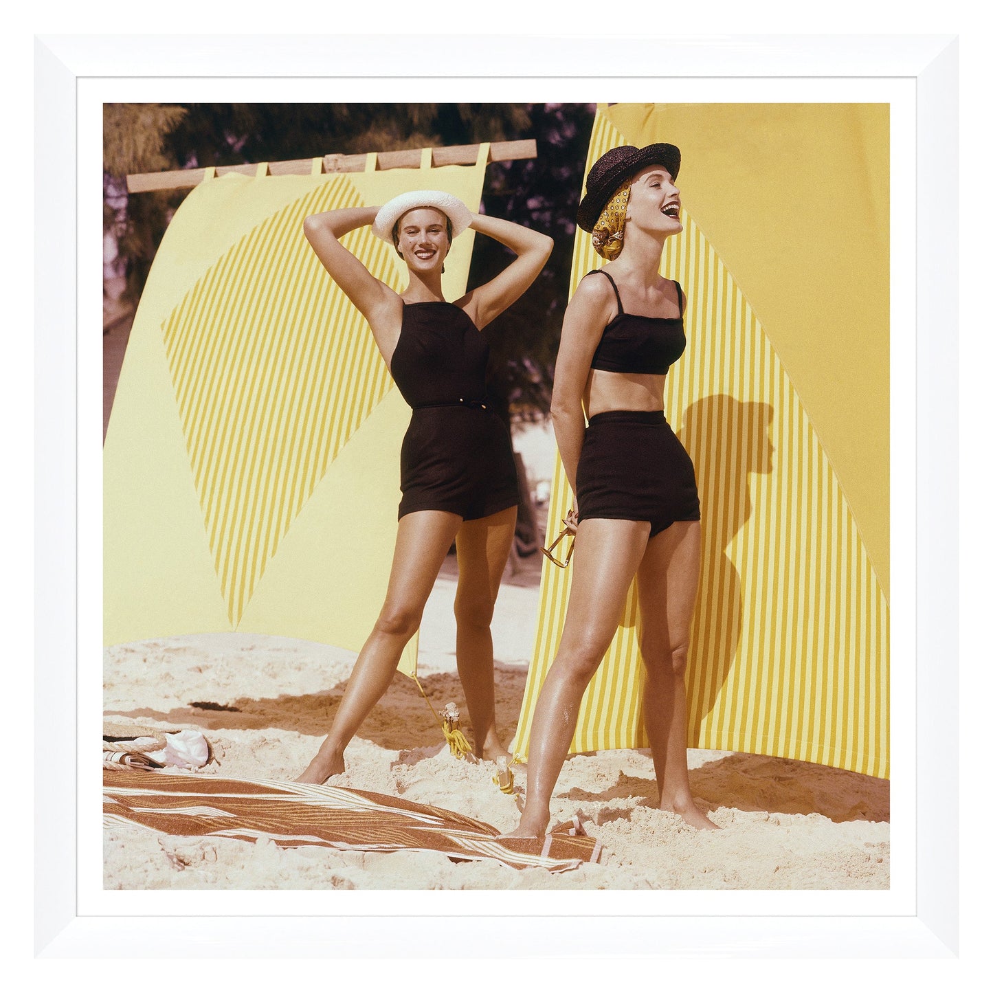 Collection Conde Nast, Deux mannequins sur une plage