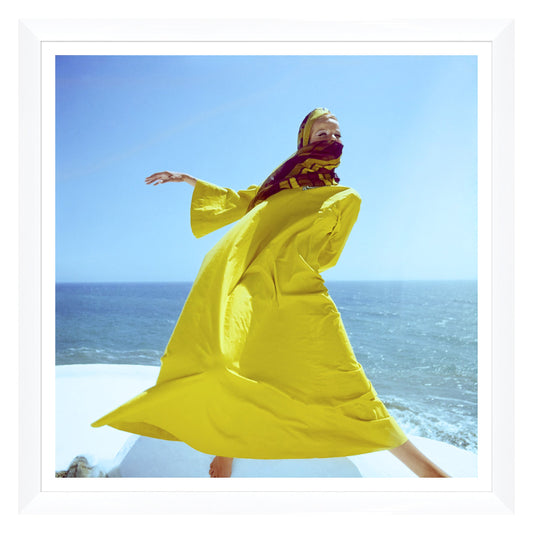 Collection Conde Nast, Veruschka portant un caftan jaune